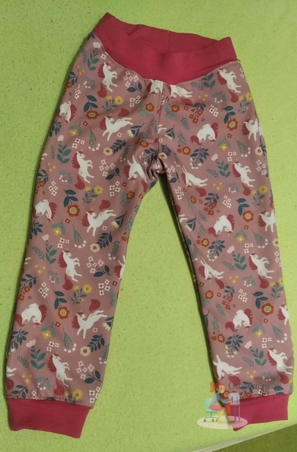výrobek Softshellové kalhoty s jednorožci pro kamarádčinu dceru